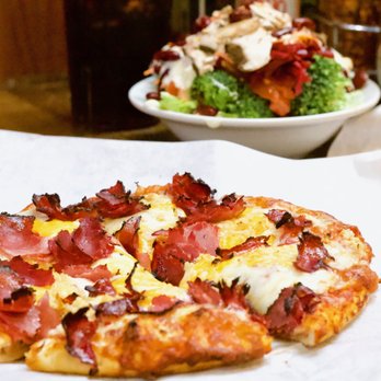 High Five Pizza - Lunch Special 11 a.m. - 2 p.m. Mini 8" Pizza w/ one-trip salad bar and a soda ($10) - Pizza Near Me - San Jose, California