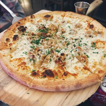 Caffe Concerto - Gorgonzola Pizza - Pizza Near Me - Los Angeles, California