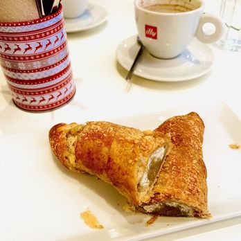 Evelia - Ricotta pastry - Desserts Near Me - Madrid, M