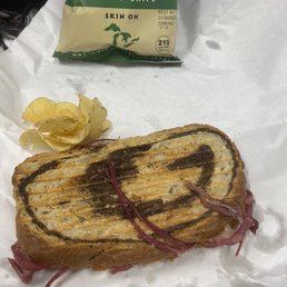 Reuben and chips