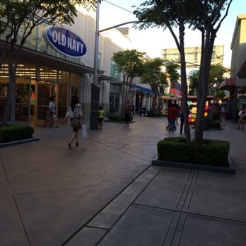 The Outlets at Orange - Slow day here at the mall - Shopping Centers Near Me - Orange, California