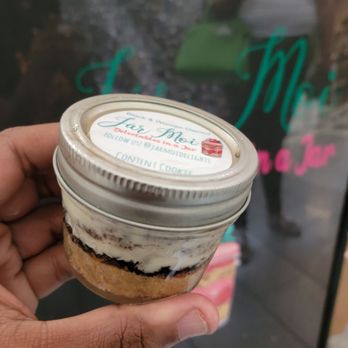 Jár Moí - a hand holding a jar of dessert - Desserts Near Me - Virginia Beach, Virginia Jár Moí - a hand holding a jar of dessert - Desserts Near Me - Virginia Beach, Virginia