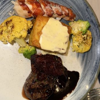 Narcoossee's - Gilt mignon, lobster, veggies and potatoes - New American Near Me - Lake Buena Vista, Florida