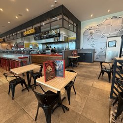 Aeropuerto Internacional Manuel Crescencio Rejón - food space!