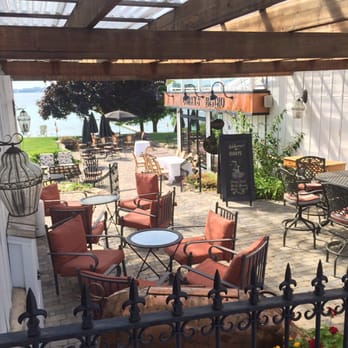 Vineyard Inn On Suttons Bay - Italian Near Me - Suttons Bay, Michigan