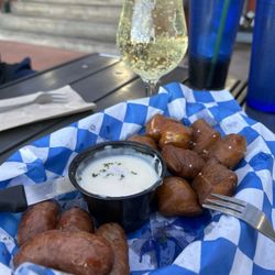 Mt Angel Sausage Company - Pretzel & Cheese with cider