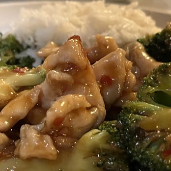 Sichuan Pepper - Chicken with broccoli in garlic sauce - Szechuan Near Me - Vernon, Connecticut