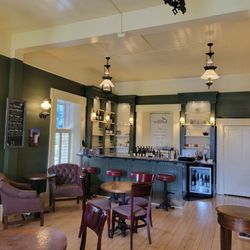 Willful Wine - Interior