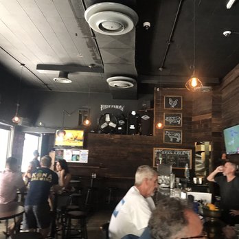 Smith & Kings - Bar - Cocktail Bars Near Me - Honolulu, Hawaii