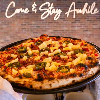 Briks Pizzeria - Pizza Near Me - Mahomet, Illinois