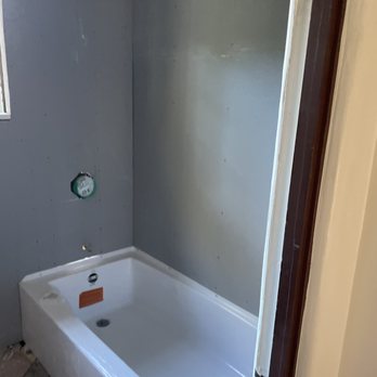 DNM Construction - New tub! - General Contractors Near Me - Seaside, California DNM Construction - New tub! - General Contractors Near Me - Seaside, California