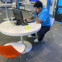 AT&T Store - Store manager Abdias