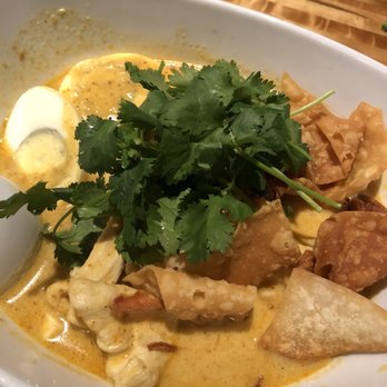 Manaow - Southern style curried noodles ($12): rice noodles, chicken, tofu, yellow curry, coconut milk, bean sprouts, green onions, hard boiled egg. - Thai Near Me - Long Beach, California Manaow - Southern style curried noodles ($12): rice noodles, chicken, tofu, yellow curry, coconut milk, bean sprouts, green onions, hard boiled egg. - Thai Near Me - Long Beach, California