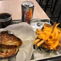 231 East Street - 13€ Cheeseburger bacon - frites cheddar et une boisson