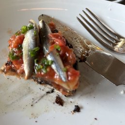 Pan Tomate: sourdough toast, garlic confit, roasted tomatoes, white anchovies, chives
