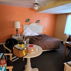 Los Padres Inn - Main bedroom with queen bed and window that looks out on parking lot next door