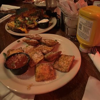Tucker's Place - Toasted ravioli appetizers - American Near Me - Ballwin, Missouri