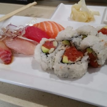 Daru Sushi - Sushi combo B. 8 pieces of spicy tuna and 5 pieces mixed chefs choice sushi. - Sushi Bars Near Me - Bellflower, California