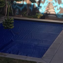 Nicely installed pool cover. Nicely installed pool cover.