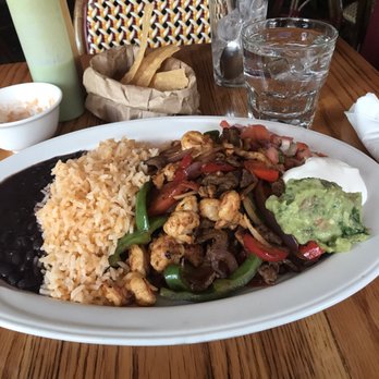 De Mole - Combo Fajitas.. so freaking delicious!! My most favorite Mexican restaurant by far!! Delicious food every time & excellent service too! - Mexican Near Me - Woodside, New York
