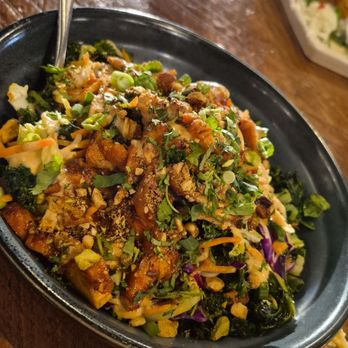 Kitchen Social - THAI CHICKEN BOWL  Harissa glazed chicken, kale, carrots, mint, dukkah, yum yum, Thai vinaigrette. - New American Near Me - Dublin, Ohio
