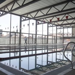 Centro Deportivo Municipal Escuelas de San Antón - Nadar con estas vistas, un privilegio.