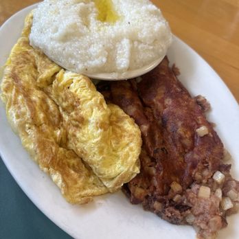 Table Talk - 2 Eggs, Corned Beef Hash, Grits - American Near Me - Alexandria, Virginia