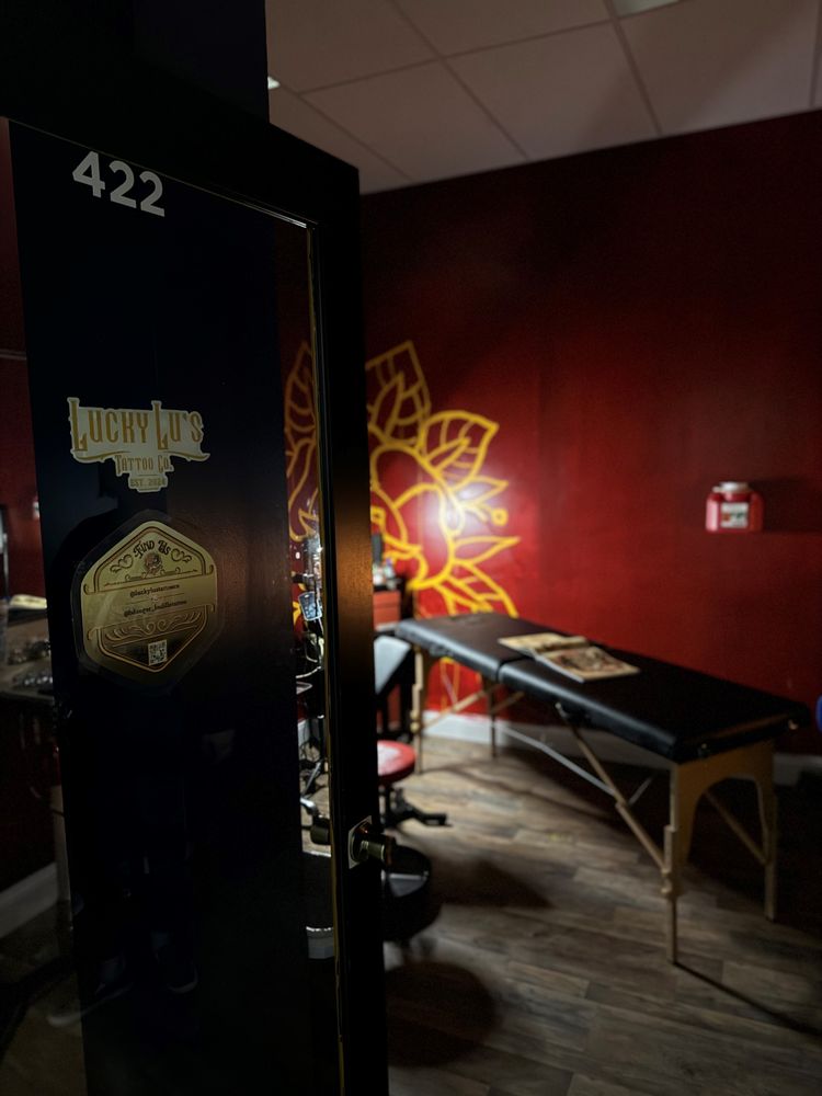 Lucky Lu's Tattoo Co Logo