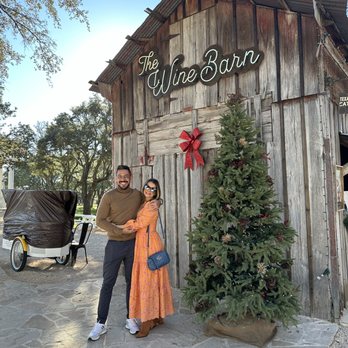Signor Vineyards - Photo op - Wine Tasting Room Near Me - Fredericksburg, Texas