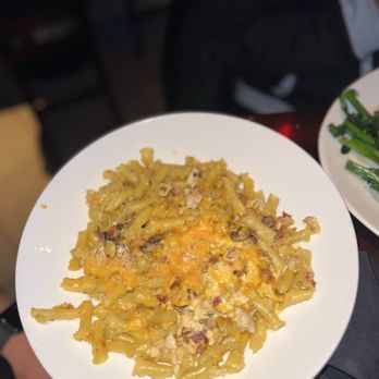 Yard House - Mac & Cheese - New American Near Me - Willow Grove, Pennsylvania