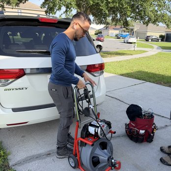 MMR Multiservices - Arriving at a customer's home to unclog a toilet. - Plumbing Near Me MMR Multiservices - Arriving at a customer's home to unclog a toilet. - Plumbing Near Me