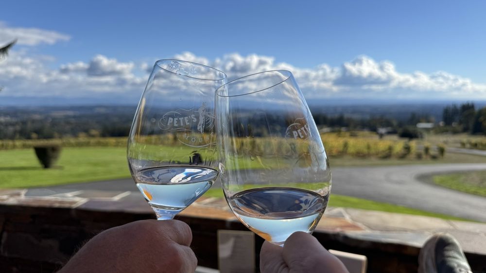 Pete's Mountain Vineyard & Winery Logo