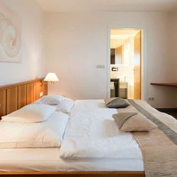 Nationalpark-Hotel Schliffkopf - Junior Suite bedroom