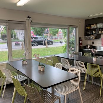HI-Calgary City Centre - Breakfast 8-9am / and self kitchen service - Hostels Near Me - Calgary, Alberta HI-Calgary City Centre - Breakfast 8-9am / and self kitchen service - Hostels Near Me - Calgary, Alberta
