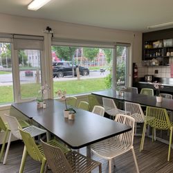 HI-Calgary City Centre - Breakfast 8-9am / and self kitchen service