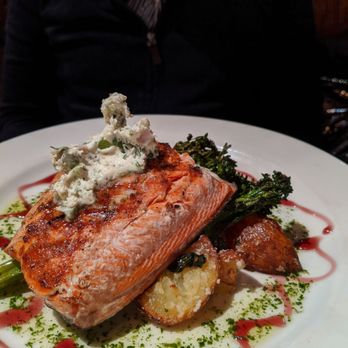 Glacier BrewHouse - King Salmon - with deliciously baked potatoes - American Near Me - Anchorage, Alaska Glacier BrewHouse - King Salmon - with deliciously baked potatoes - American Near Me - Anchorage, Alaska