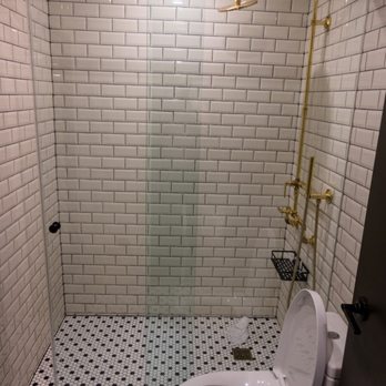 The Anndore House - shower bro. - Hotels Near Me - Toronto, Ontario The Anndore House - shower bro. - Hotels Near Me - Toronto, Ontario