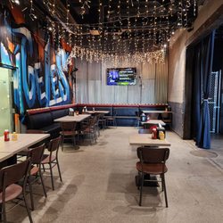 Dirt Dog - Dining area
