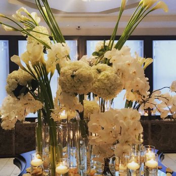 Extraordinary Weddings and Events - Entrance flowers - Wedding Planning Near Me - Napa, California Extraordinary Weddings and Events - Entrance flowers - Wedding Planning Near Me - Napa, California