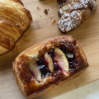 La Châtaigne - Blueberry & apple - Patisserie/Cake Shop Near Me - Lafayette, California La Châtaigne - Blueberry & apple - Patisserie/Cake Shop Near Me - Lafayette, California