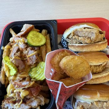 Wallace Chicken - Loaded fries, chicken nuggets and chicken sliders - Fast Food Near Me - West Covina, California Wallace Chicken - Loaded fries, chicken nuggets and chicken sliders - Fast Food Near Me - West Covina, California