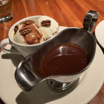 Houston's Restaurant - Hot Fudge Sundae ($12) - American Near Me - Hackensack, New Jersey