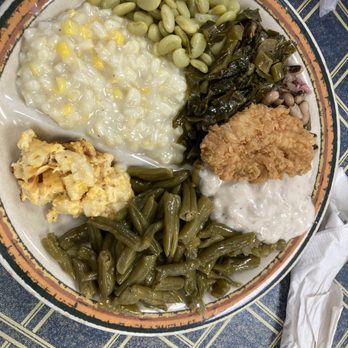 Shealy's Bar-B-Que House - Mac n cheese, corn, butter beans, collards, chicken, white gravy and green beans - Barbeque Near Me - Leesville, South Carolina