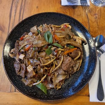 Khao San Road - Pad see ew is the bomb here - Thai Near Me - Toronto, Ontario