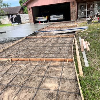 M & I Construction - a concrete slab being poured in a driveway - General Contractors Near Me M & I Construction - a concrete slab being poured in a driveway - General Contractors Near Me