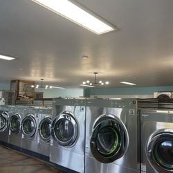 Even Keel Laundry Lounge & Car Wash - Big load machines