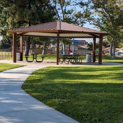Loma Park - Picnic shelter