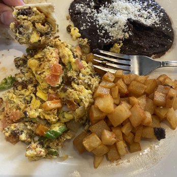 Maga's Cafe - Machacado con huevo a la mexicana, con papas y frijoles negros con queso fresco! Homemade flour tortillas are so good! - Breakfast & Brunch Near Me - Houston, Texas