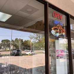 Troy's Toys & Collectibles - The outside
