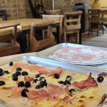 Arancina - Pizza Near Me - London, XGL